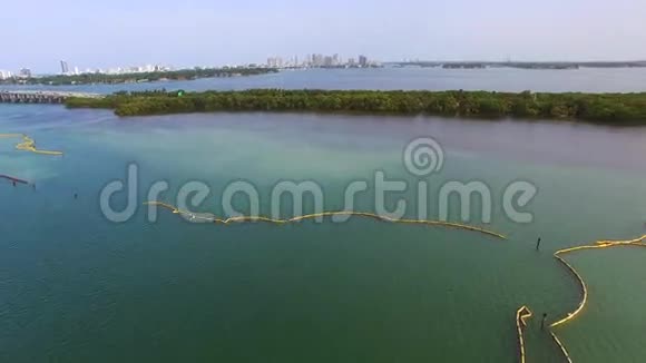 Biscayne湾和JuliaTuttle铜锣湾的空中录像视频的预览图