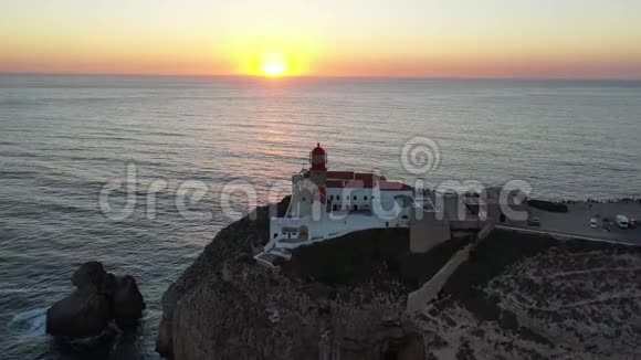 从葡萄牙萨格雷斯的CaboVicente灯塔起飞视频的预览图