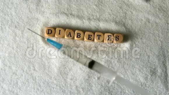 注射器掉进骰子旁边的糖堆里拼写糖尿病视频的预览图