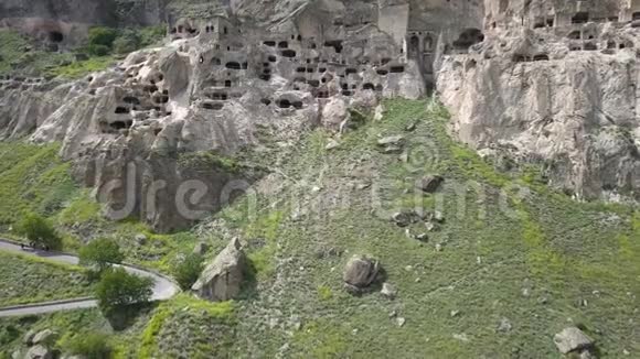 鸟瞰格鲁吉亚的瓦尔齐亚洞穴修道院视频的预览图