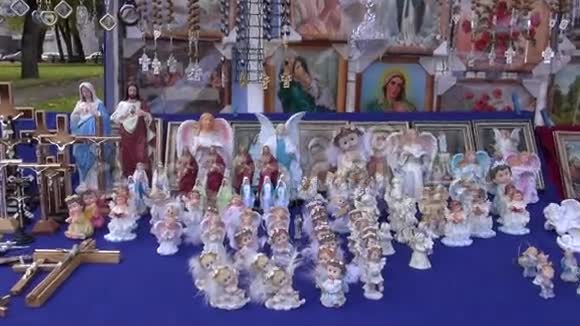 十字架天使和其他宗教物品视频的预览图