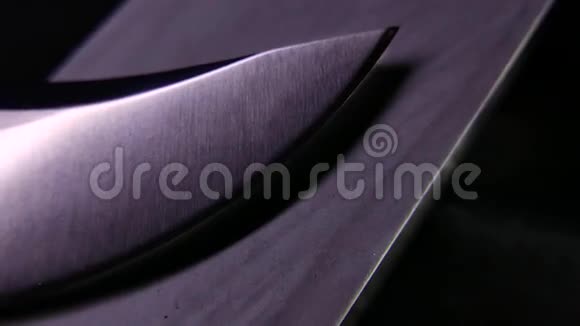 一把刀和一把磨刀的特写4UHDK视频的预览图