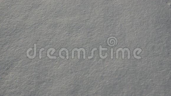 在冬天的雪上写单词雪视频的预览图