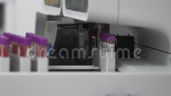 医用自动化验血机临床诊断实验室设备视频的预览图