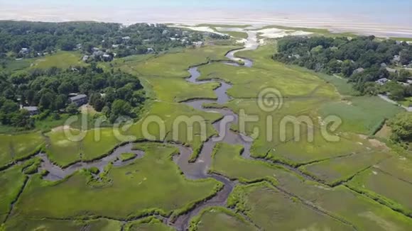 科德角湿地生境的空中影像视频的预览图