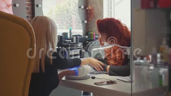 涂指甲的程序美容院的美容程序视频的预览图