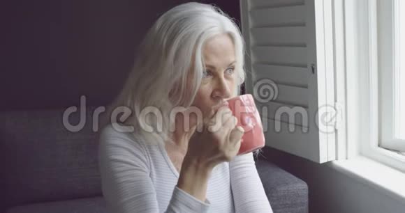 一个老女人独自在家视频的预览图