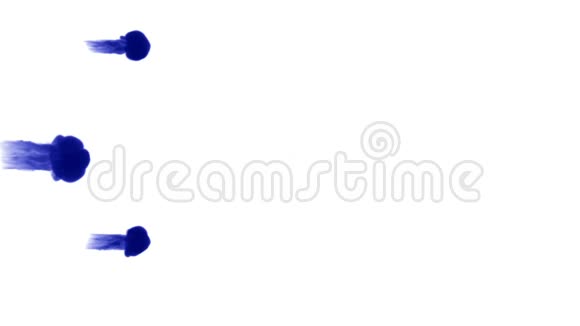 蓝墨水在白色背景上溶解在水中用Luma哑光计算机仿真的三维渲染V3视频的预览图