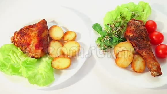 烤鸡和土豆沙拉芽和西红柿视频的预览图