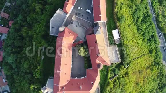 乌克兰PalanokMukachevo城堡的鸟瞰图视频的预览图