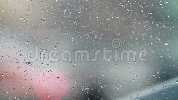 雨滴对交通的影响视频的预览图
