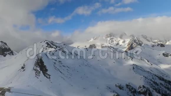 阿尔卑斯山的雪山视频的预览图