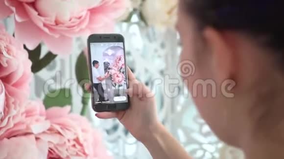 婚礼装饰的大型手工花卉视频的预览图