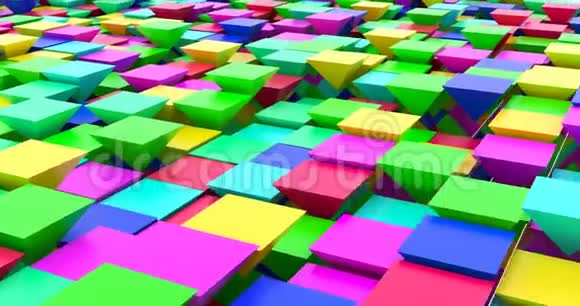 3色彩鲜艳的抽象浮动三角形D动画视频的预览图