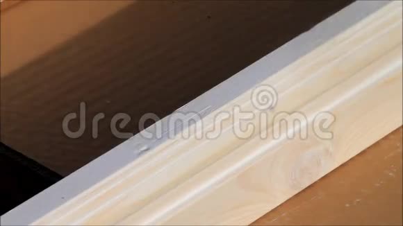 用白色油漆木材表面视频的预览图