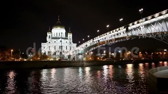 基督救世主大教堂和爱国者大桥夜景俄罗斯莫斯科视频的预览图
