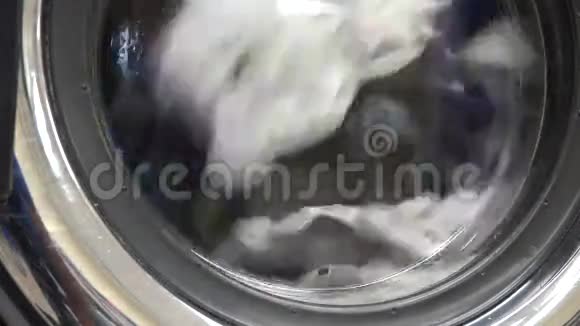 洗衣机洗衣服服装视频的预览图