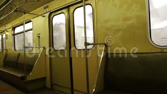 乘坐地铁莫斯科地铁地下俄罗斯视频的预览图