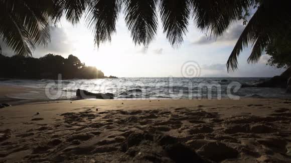 塞舌尔海滩日落蓝色海景视频的预览图