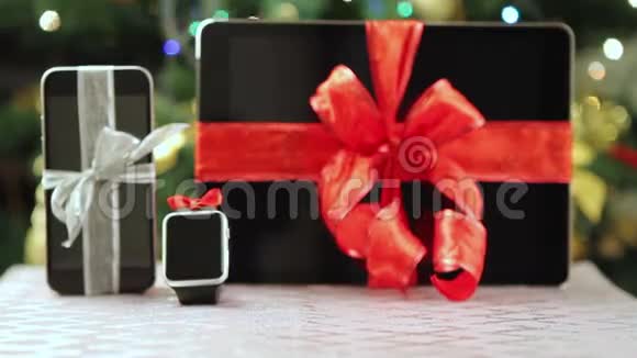 平板电脑智能手机和圣诞智能手表视频的预览图