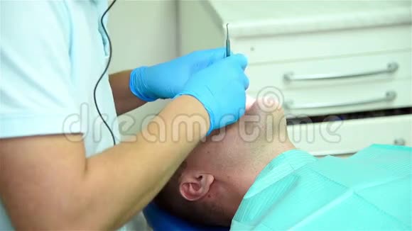 牙科植入手术视频的预览图