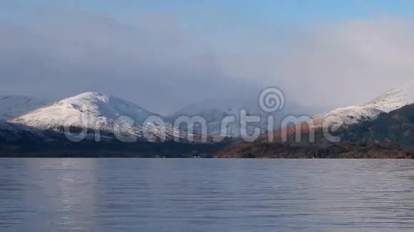 飞机苏格兰高地的莱克泰在一个晴朗的冬天雪在本劳尔斯苏格兰视频的预览图