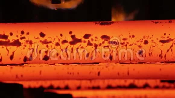 钢铁铸造厂的成品铁梁出现视频的预览图