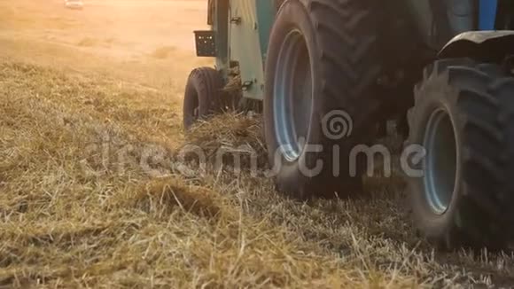 拖拉机农业耕作视频的预览图