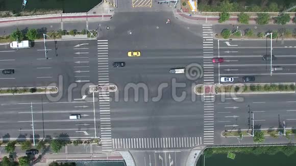 中国南京交通路口鸟瞰图视频的预览图