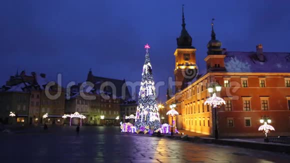 华沙有圣诞树的城堡广场视频的预览图