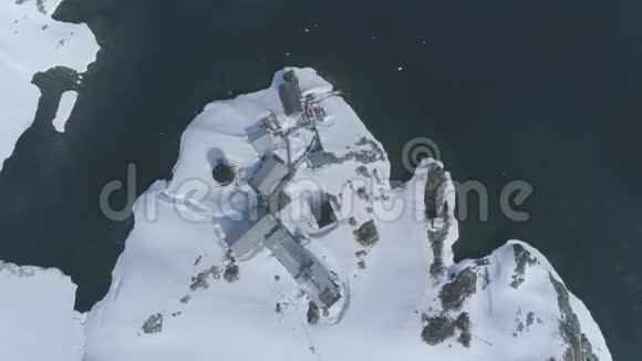 极地南极弗拉德斯基基地鸟瞰图视频的预览图