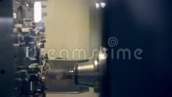 数控车床生产高科技工业设备视频的预览图