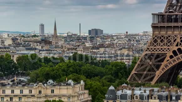 巴黎法国6月19日2018年埃菲尔铁塔日时间快速移动视频的预览图