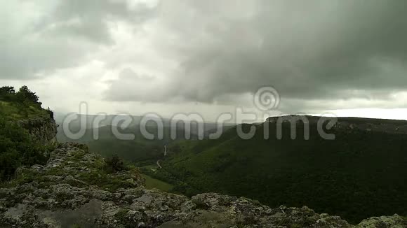 山里的雨克里米亚乌克兰视频的预览图
