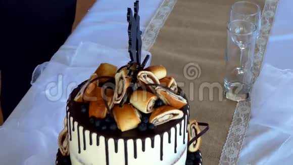 婚礼蛋糕和装饰视频的预览图