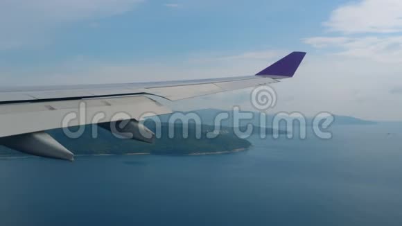 从飞机下降的空中景观视频的预览图
