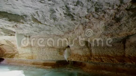 松加地区的洞穴视频的预览图