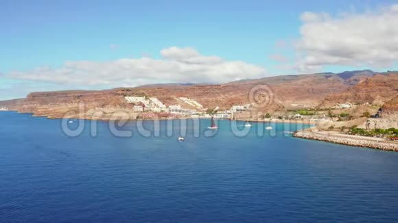 加那利岛海岸的莫干港镇视频的预览图