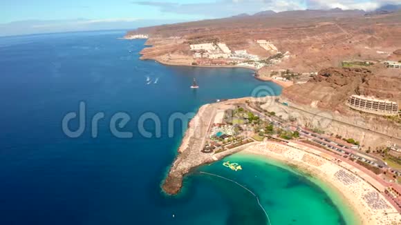加那利岛海岸的莫干港镇视频的预览图