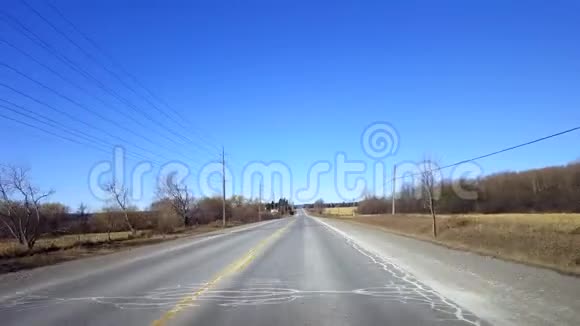 白天驾驶农村公路查看POV的驱动点视频的预览图