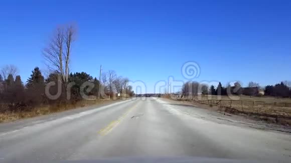 白天驾驶农村公路查看POV的驱动点视频的预览图
