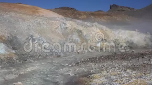 堪察加半岛天然火山景观侵略性温泉视频的预览图