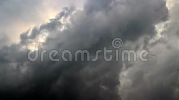 时间流逝带云的热带日出视频的预览图