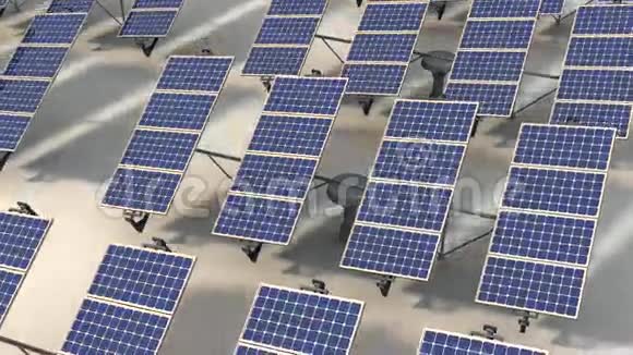 日光照射下的太阳能电池板视频的预览图