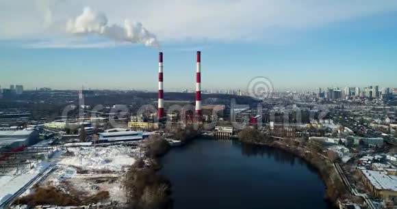垃圾焚烧厂有吸烟烟囱的垃圾焚烧厂环境污染问题视频的预览图