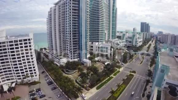 高层海滨公寓视频的预览图