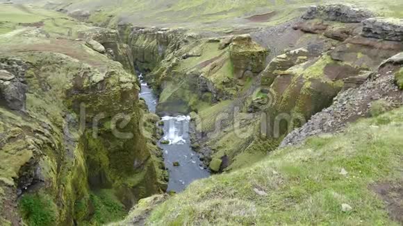 位于冰岛南亨的斯科加河上美丽的瀑布视频的预览图