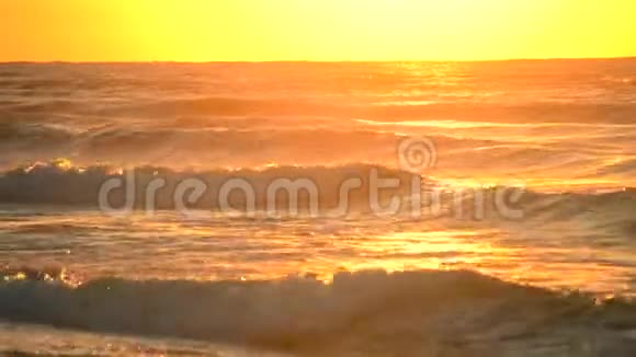 日落日出在海上曙光视频的预览图