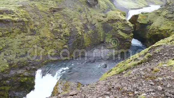 位于冰岛南亨的斯科加河上的美丽瀑布视频的预览图