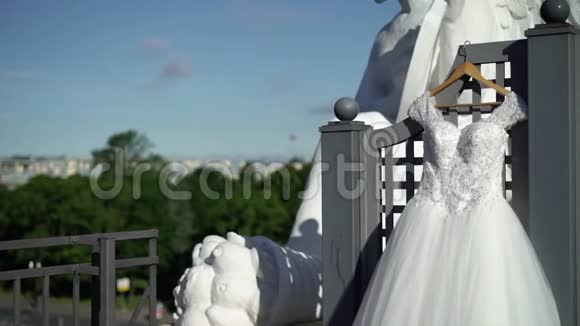 露台上的婚纱视频的预览图